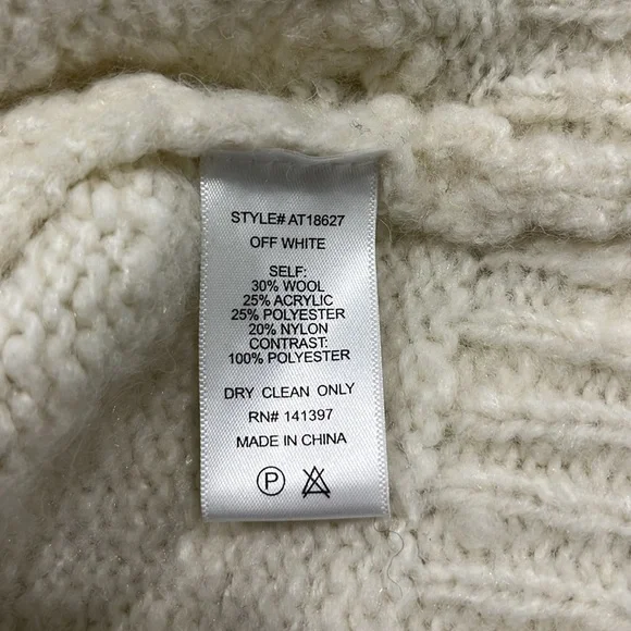 NEW ASTR the Label Velvet Bow Cardigan Size Small - Picture 8 of 8